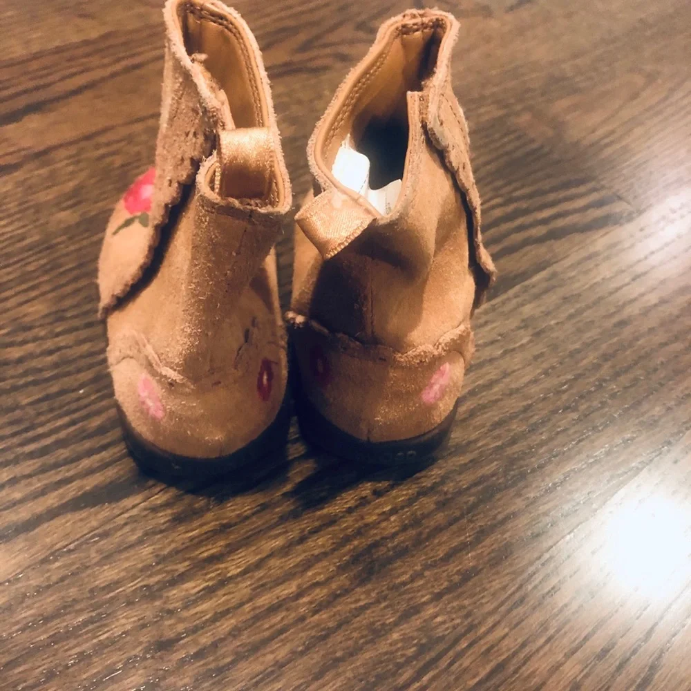 Gap suede booties size 4